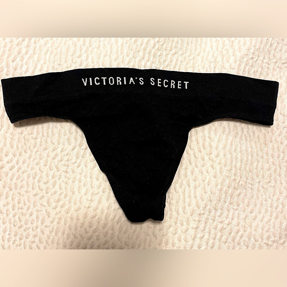 💕 NWT Victorias Secret Black Thong Panty Medium